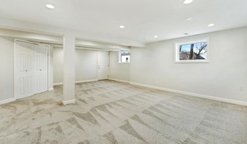 54 Naperville Rd, Willowbrook IL  60514-1021 exterior