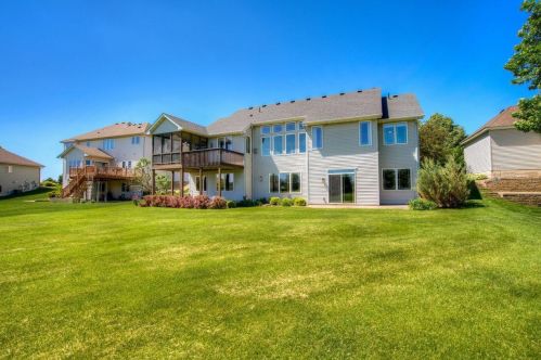 2737 Eagle Valley Dr, Saint Paul MN  55129-4224 exterior