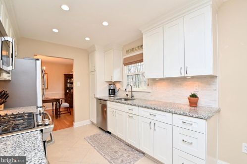 7724 Carrleigh Pkwy, Springfield VA  22152-1307 exterior