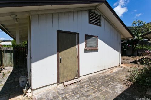 1424 Gregory St, Honolulu, HI 96817-2709