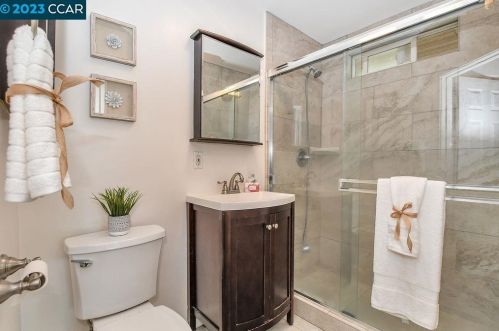 2735 Sinclair Ave, Concord CA  94519-2619 exterior