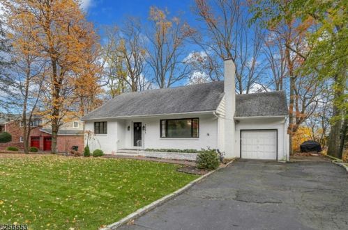 1091 Sunny View Rd, Mountainside, NJ 07092-2122