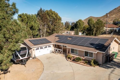 257 Mount Shasta Dr, Norco, CA 92860-1736