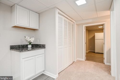 5074 Queens Wood Dr, Springfield VA  22015-1530 exterior