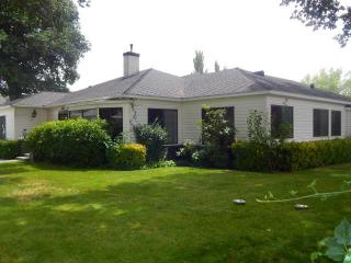 218 Line St, Bishop, CA 93514-3502