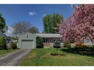 35 Barstow Rd, Warwick, RI 02888-4604