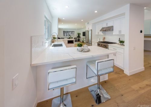17084 Escalon Dr, Van Nuys CA  91436-3838 exterior
