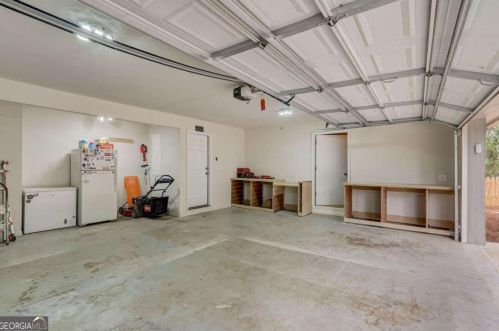 400 Breakwater Rdg, Atlanta GA  30328-1808 exterior