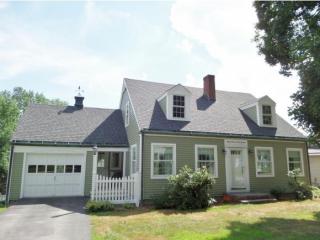 53 Oak St, Dover, NH 03820-2816