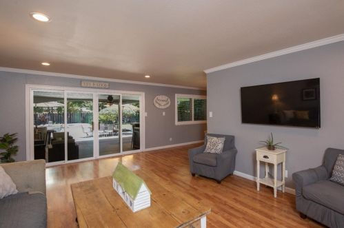 2608 Oakhurst Dr, Valley Home, CA 95361-2217