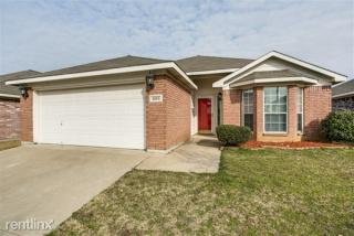 9055 Rushing River Dr, Fort Worth TX  76118-7744 exterior