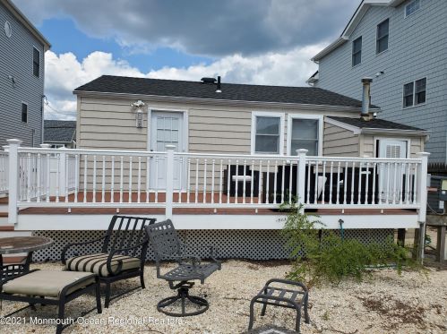 110 Bryn Mawr Ave, Lavallette NJ  08735-2006 exterior