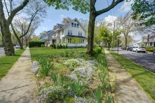 68 Cleveland Ter, Bloomfield, NJ 07003-2206