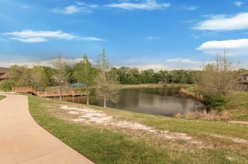2009 Autumn Lk Dr, Bryan TX  77807-5112 exterior
