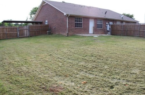 817 Meadowlark Cir, Granbury TX  76049-8132 exterior