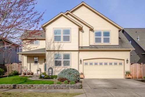 2456 Mountain River Dr, Lebanon, OR 97355-3979