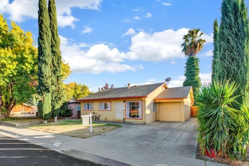 309 Grape St, Vacaville, CA 95688-2611