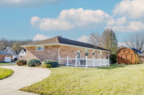 1306 Montego Dr, Springfield OH  45503-6223 exterior