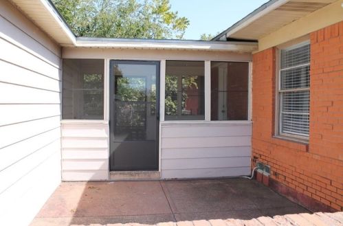 2651 12th St, Dallas TX  75211-2704 exterior