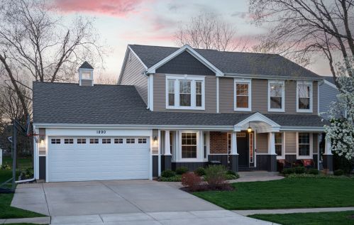 1890 Maine Dr, Elk Grove Vlg, IL 60007-2729