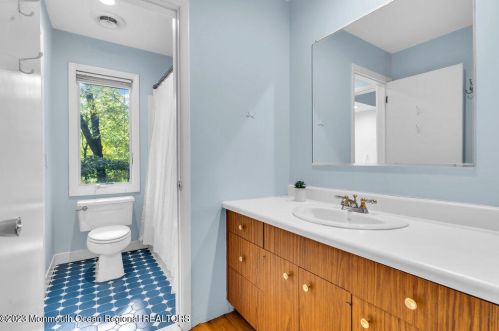 10 Lefferts Ct, Middletown NJ  07748-3031 exterior