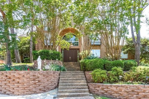 2212 Vly Vw Dr, Cedar Hill TX 75104-6712 exterior