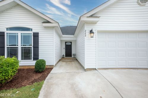 222 Charity Ln, Warner Robins, GA 31088-2366