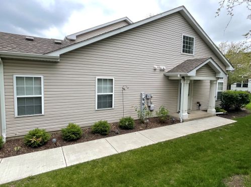 1629 Waterford Rd, North Aurora, IL 60542-1741