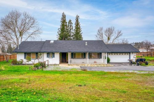 2774 Heinemann Dr, Valley Springs, CA 95252-8855