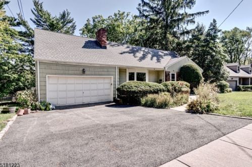 32 Belgrade Ter, Town Center, NJ 07052-3936