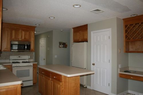 114 Cliffwood Dr, Wapping CT  06074-1878 exterior