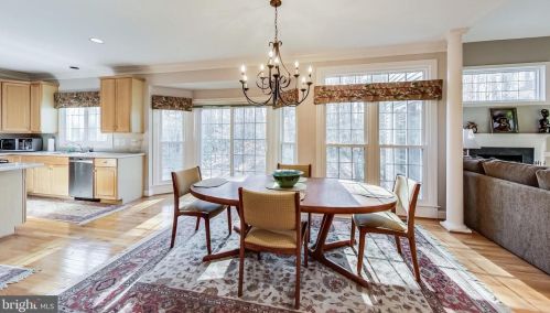 6420 Lake Meadow Dr, Springfield VA  22015-3927 exterior