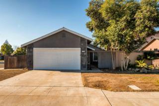 2741 Dewey Ave, Fresno, CA 93722-5261