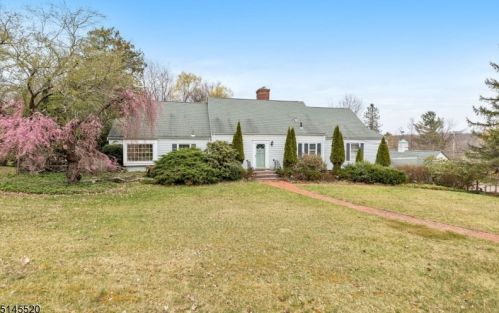 54 Blackberry Ln, Morristown, NJ 07960-6404