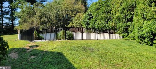 911 Dennis Cir, Harrisburg, PA 17111-3222