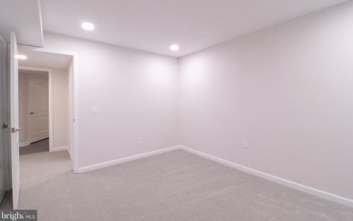 7816 Glenister Dr, Springfield VA  22152-2006 exterior