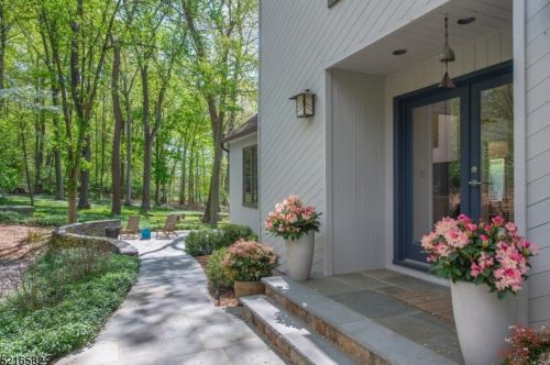6 Thompson Ct, Morristown, NJ 07960-6326