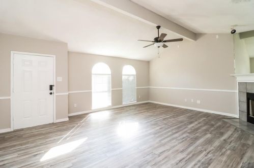 516 Hollyberry Dr, Midlothian TX  76063-3641 exterior