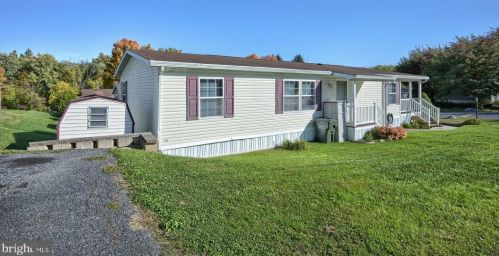 104 Dovefield Dr, Lancaster PA  exterior