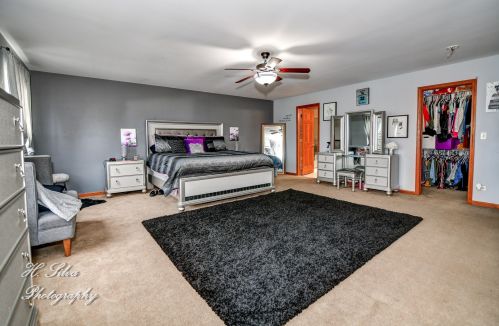 708 Bay Shore Dr, Pingree Grove IL  60140-9144 exterior