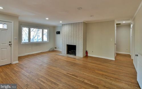 8708 Sundale Dr, Silver Spring MD 20910-5039 exterior