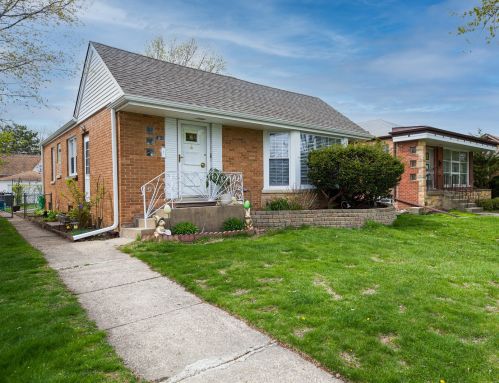 8028 Kilbourn Ave, Skokie, IL 60076-3218