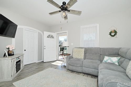 22 5th St, Perth Amboy, NJ 08863-1707