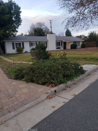 935 River Ln, Santa Ana, CA 92706-1521