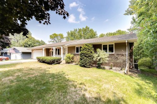 517 Fairfield Dr, Saint Paul MN  55112-6510 exterior