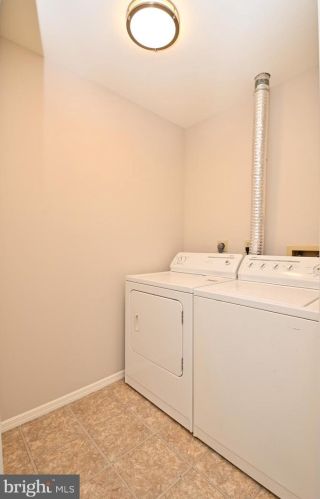 7803 Wintercress Ln, Springfield VA  22152-3842 exterior