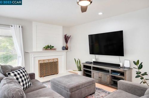 2735 Calpine Pl, Concord CA  94518-2610 exterior