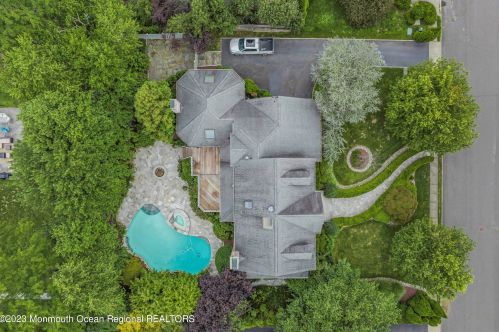 23 Oxford Dr, Tinton Falls NJ 07712-3265 exterior