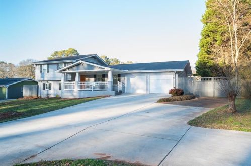 214 Killian Hill Rd, Lilburn, GA 30047-3807