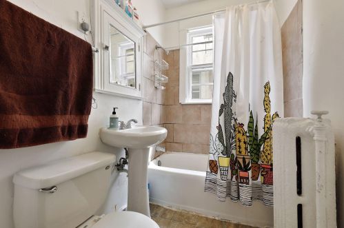 998 Grand Ave, Saint Paul MN 55102-2610 exterior